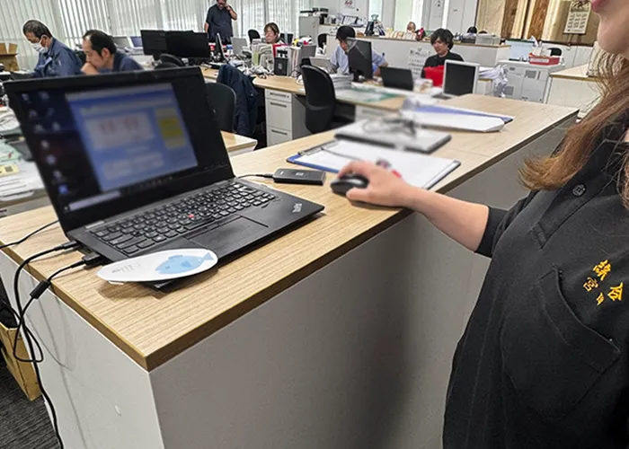 13:00 退社